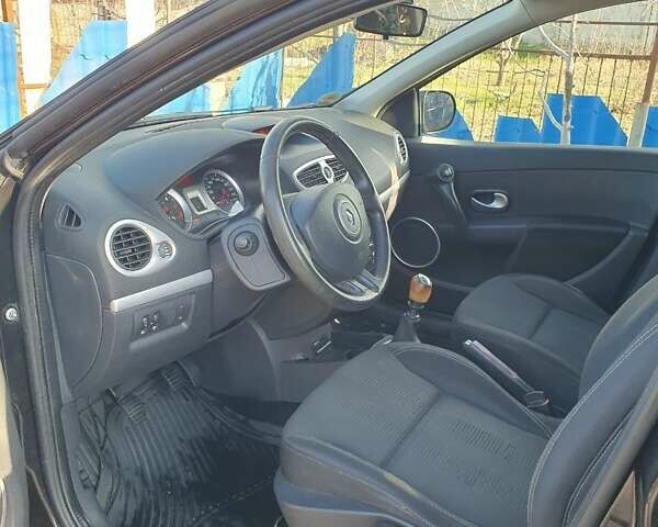 Черный Рено Клио, объемом двигателя 1.5 л и пробегом 202 тыс. км за 4500 $, фото 16 на Automoto.ua