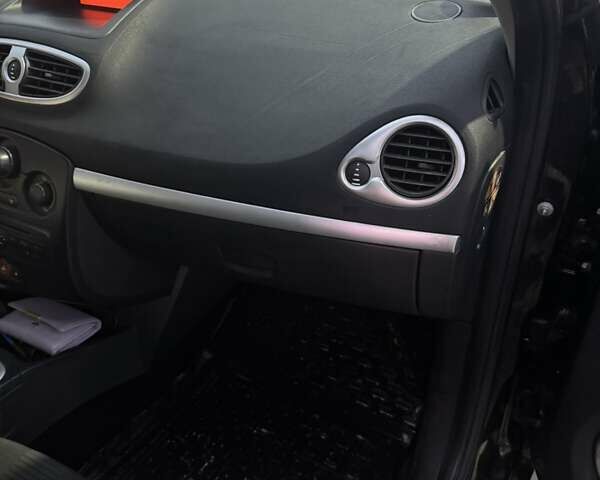 Рено Клио 2009 в Виннице на Automoto.ua Черный Рено Клио, объемом двигателя 1.2 л и пробегом 167 тыс. км за 5000 $, фото 4 на Automoto.ua