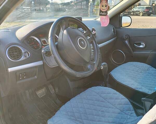 Черный Рено Клио, объемом двигателя 1.6 л и пробегом 234 тыс. км за 5800 $, фото 12 на Automoto.ua