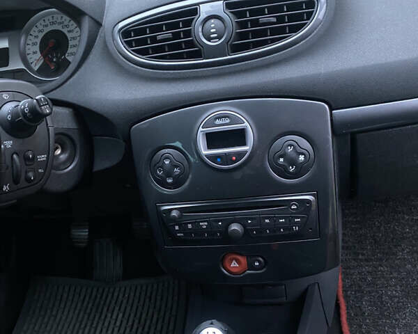 Рено Клио 2010 в Ровно на Automoto.ua Черный Рено Клио, объемом двигателя 1.6 л и пробегом 191 тыс. км за 6500 $, фото 14 на Automoto.ua