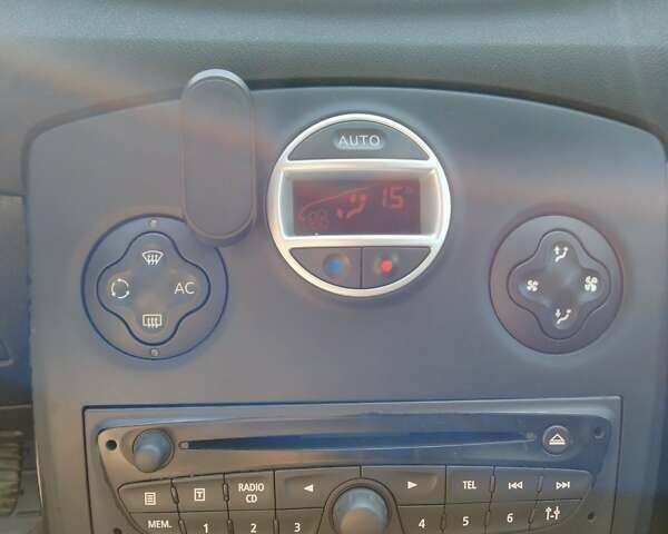 Черный Рено Клио, объемом двигателя 1.2 л и пробегом 208 тыс. км за 5000 $, фото 8 на Automoto.ua