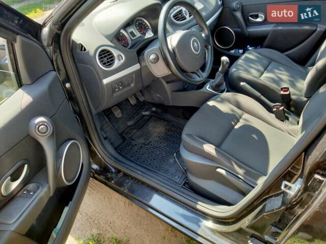 Черный Рено Клио, объемом двигателя 1.2 л и пробегом 208 тыс. км за 5000 $, фото 11 на Automoto.ua
