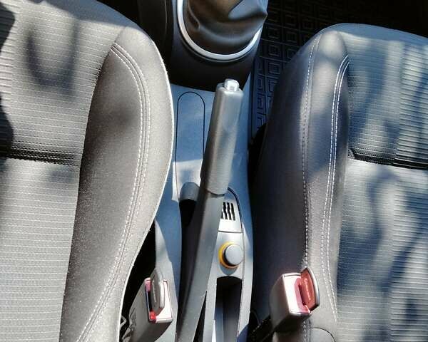 Черный Рено Клио, объемом двигателя 1.2 л и пробегом 208 тыс. км за 5000 $, фото 15 на Automoto.ua