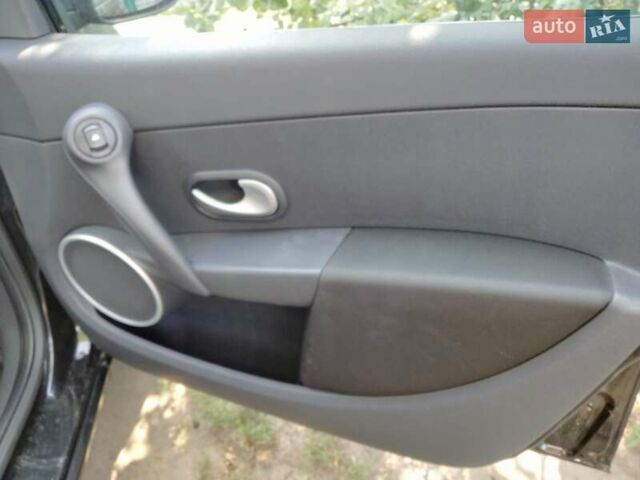 Черный Рено Клио, объемом двигателя 1.2 л и пробегом 208 тыс. км за 5000 $, фото 6 на Automoto.ua