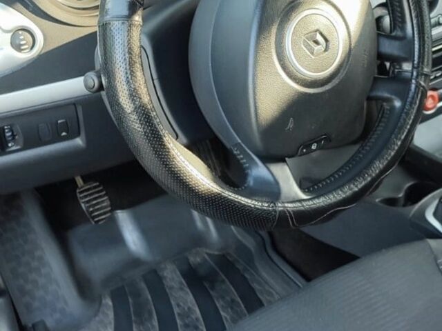 Черный Рено Клио, объемом двигателя 0 л и пробегом 314 тыс. км за 6000 $, фото 3 на Automoto.ua