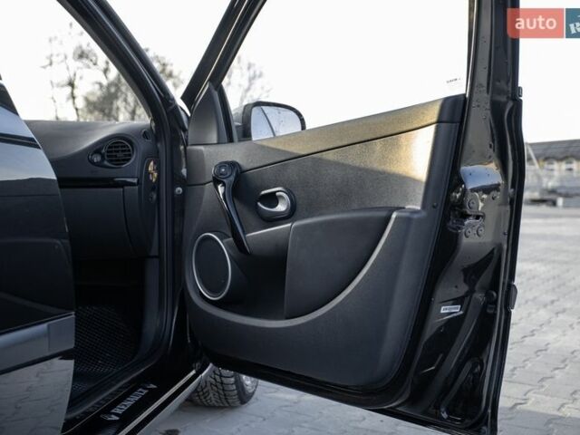 Черный Рено Клио, объемом двигателя 1.15 л и пробегом 220 тыс. км за 5600 $, фото 30 на Automoto.ua