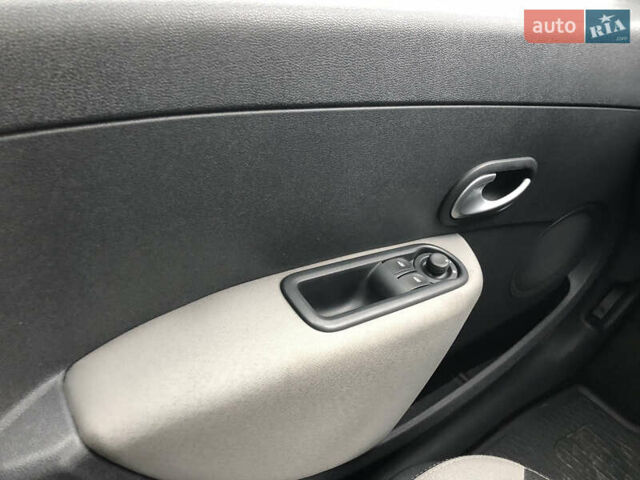 Черный Рено Клио, объемом двигателя 1.2 л и пробегом 109 тыс. км за 5800 $, фото 30 на Automoto.ua