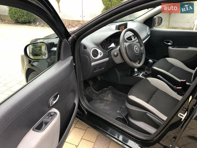 Черный Рено Клио, объемом двигателя 1.2 л и пробегом 109 тыс. км за 5800 $, фото 25 на Automoto.ua