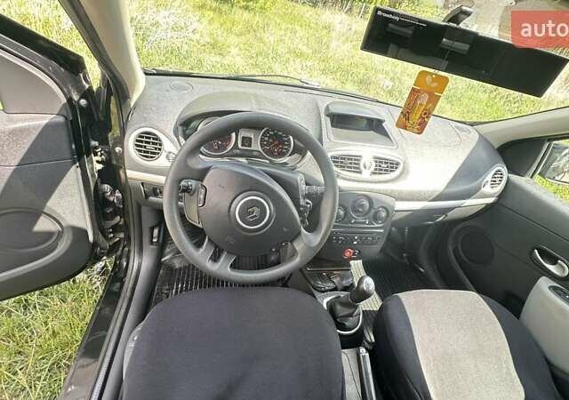 Чорний Рено Кліо, об'ємом двигуна 1.5 л та пробігом 205 тис. км за 5200 $, фото 3 на Automoto.ua