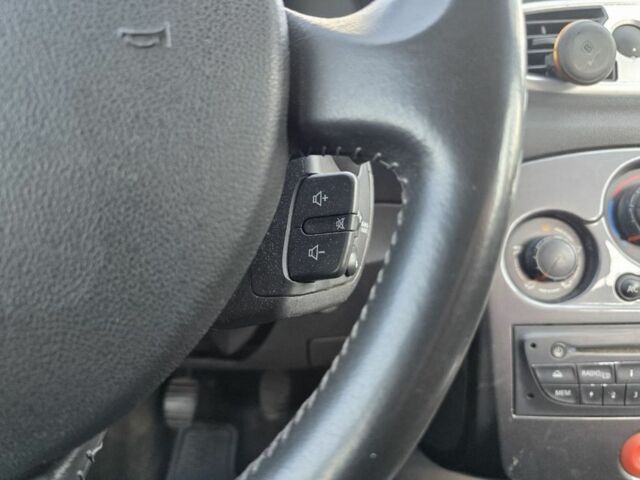 Черный Рено Клио, объемом двигателя 1.5 л и пробегом 198 тыс. км за 3500 $, фото 19 на Automoto.ua