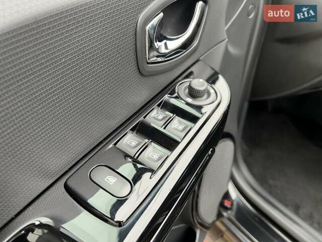 Черный Рено Клио, объемом двигателя 1.2 л и пробегом 217 тыс. км за 8800 $, фото 9 на Automoto.ua