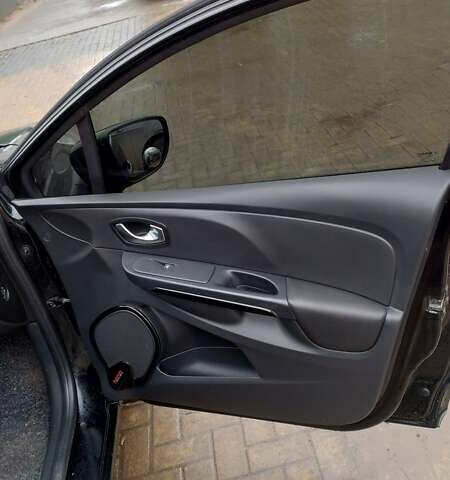 Черный Рено Клио, объемом двигателя 1.5 л и пробегом 236 тыс. км за 8300 $, фото 10 на Automoto.ua