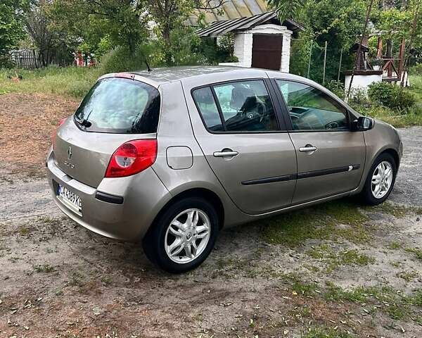 Коричневый Рено Клио, объемом двигателя 1.6 л и пробегом 277 тыс. км за 4500 $, фото 3 на Automoto.ua