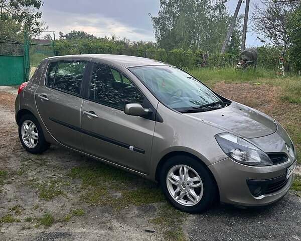 Коричневый Рено Клио, объемом двигателя 1.6 л и пробегом 277 тыс. км за 4500 $, фото 1 на Automoto.ua