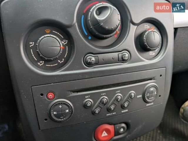 Коричневый Рено Клио, объемом двигателя 1.15 л и пробегом 179 тыс. км за 3999 $, фото 7 на Automoto.ua