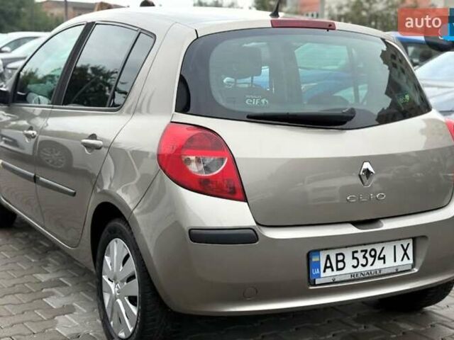 Коричневый Рено Клио, объемом двигателя 1.15 л и пробегом 179 тыс. км за 3999 $, фото 2 на Automoto.ua