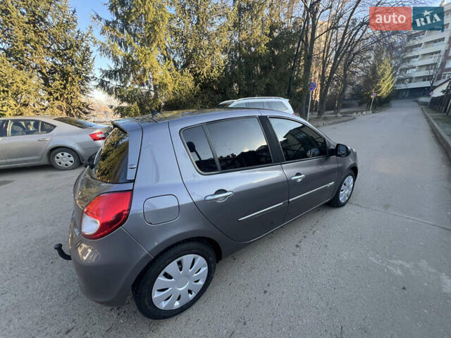 Коричневый Рено Клио, объемом двигателя 1.5 л и пробегом 279 тыс. км за 4950 $, фото 6 на Automoto.ua