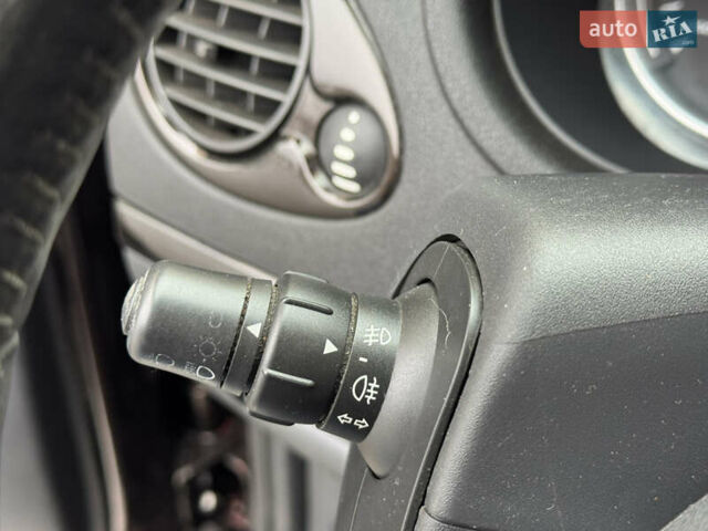 Коричневый Рено Клио, объемом двигателя 1.6 л и пробегом 147 тыс. км за 5300 $, фото 22 на Automoto.ua