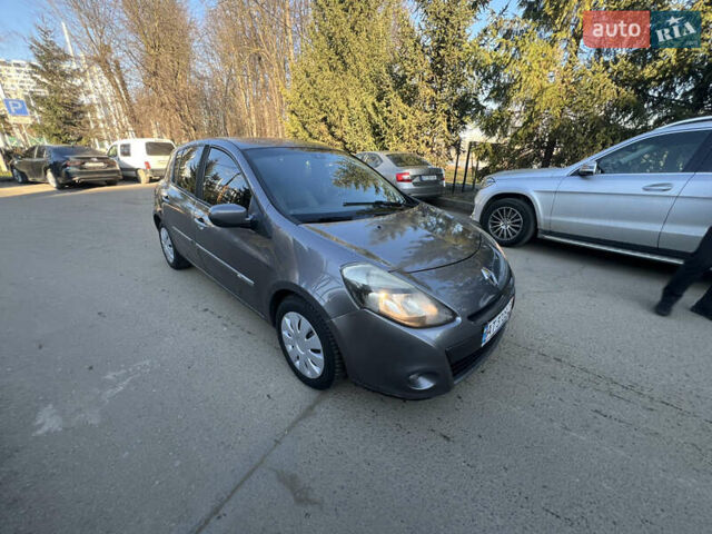 Коричневый Рено Клио, объемом двигателя 1.5 л и пробегом 279 тыс. км за 4950 $, фото 1 на Automoto.ua