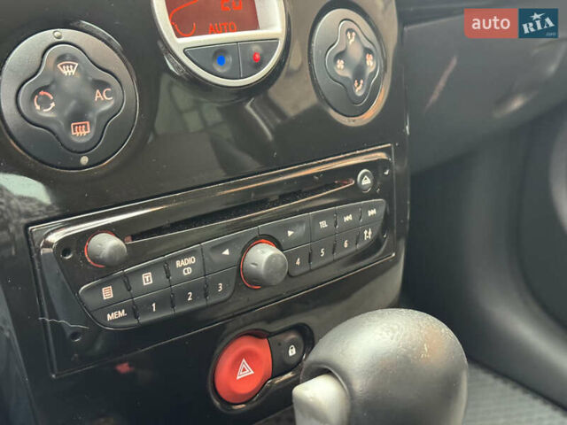 Коричневый Рено Клио, объемом двигателя 1.6 л и пробегом 147 тыс. км за 5300 $, фото 15 на Automoto.ua