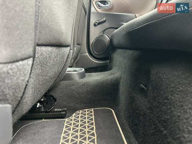 Коричневый Рено Клио, объемом двигателя 1.2 л и пробегом 146 тыс. км за 7699 $, фото 90 на Automoto.ua