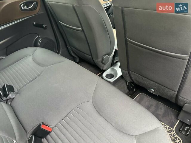 Коричневый Рено Клио, объемом двигателя 1.2 л и пробегом 146 тыс. км за 7699 $, фото 92 на Automoto.ua