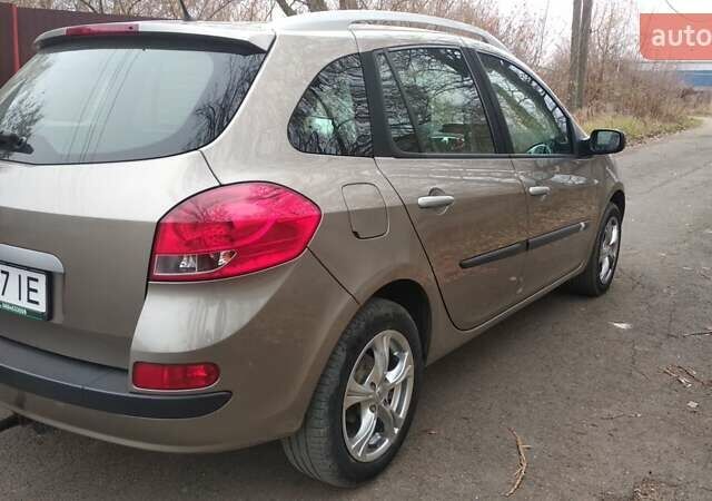 Коричневый Рено Клио, объемом двигателя 1.2 л и пробегом 215 тыс. км за 5999 $, фото 15 на Automoto.ua