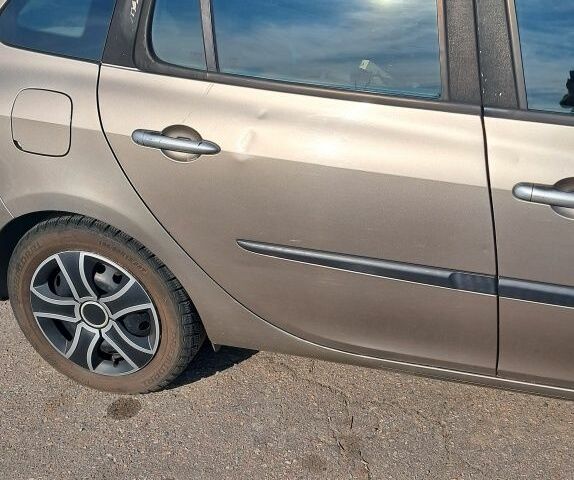 Коричневий Рено Кліо, об'ємом двигуна 1 л та пробігом 236 тис. км за 4400 $, фото 6 на Automoto.ua