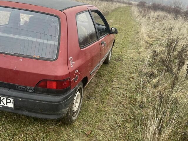 Красный Рено Клио, объемом двигателя 1.1 л и пробегом 280 тыс. км за 480 $, фото 4 на Automoto.ua