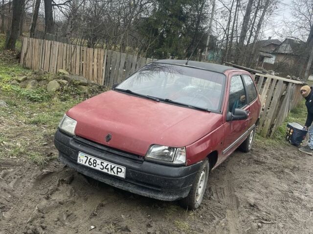 Красный Рено Клио, объемом двигателя 1.1 л и пробегом 280 тыс. км за 480 $, фото 2 на Automoto.ua