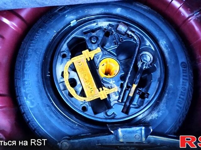 Красный Рено Клио, объемом двигателя 1.1 л и пробегом 230 тыс. км за 3800 $, фото 10 на Automoto.ua