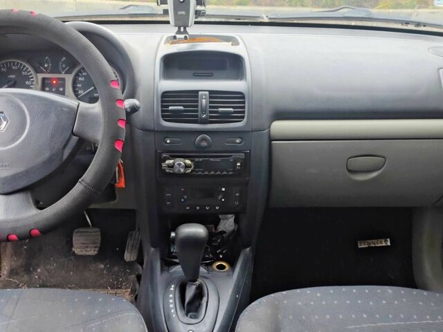 Червоний Рено Кліо, об'ємом двигуна 1.4 л та пробігом 228 тис. км за 3600 $, фото 9 на Automoto.ua