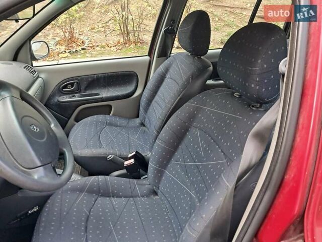 Красный Рено Клио, объемом двигателя 1.39 л и пробегом 997 тыс. км за 3800 $, фото 8 на Automoto.ua