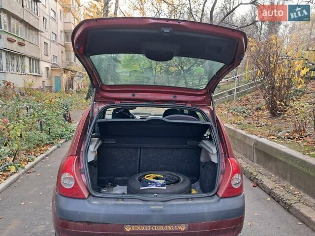 Красный Рено Клио, объемом двигателя 1.39 л и пробегом 997 тыс. км за 3800 $, фото 6 на Automoto.ua