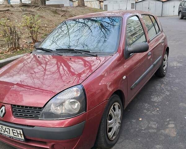Красный Рено Клио, объемом двигателя 1.39 л и пробегом 997 тыс. км за 3800 $, фото 2 на Automoto.ua
