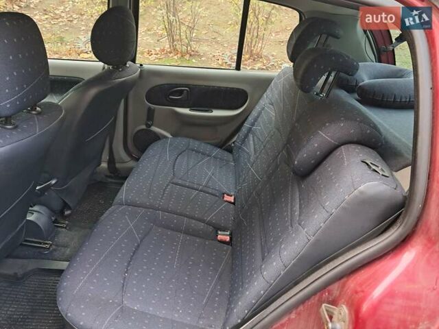 Красный Рено Клио, объемом двигателя 1.39 л и пробегом 997 тыс. км за 3800 $, фото 7 на Automoto.ua