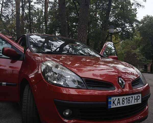 Красный Рено Клио, объемом двигателя 1.39 л и пробегом 150 тыс. км за 5300 $, фото 2 на Automoto.ua