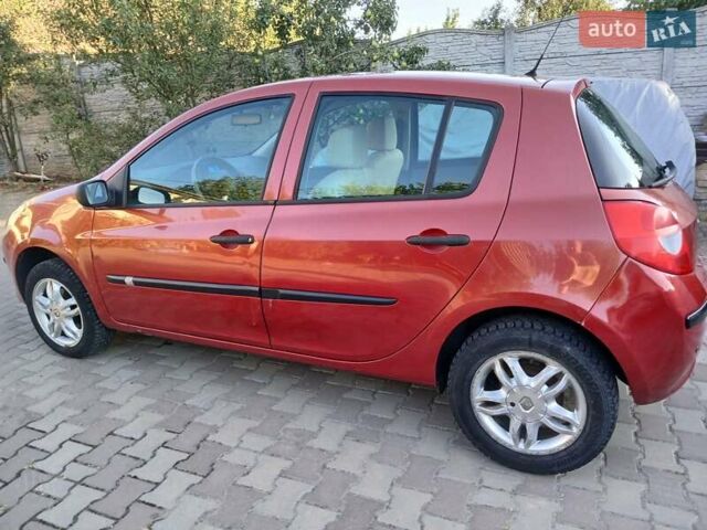 Красный Рено Клио, объемом двигателя 1.15 л и пробегом 190 тыс. км за 3800 $, фото 8 на Automoto.ua