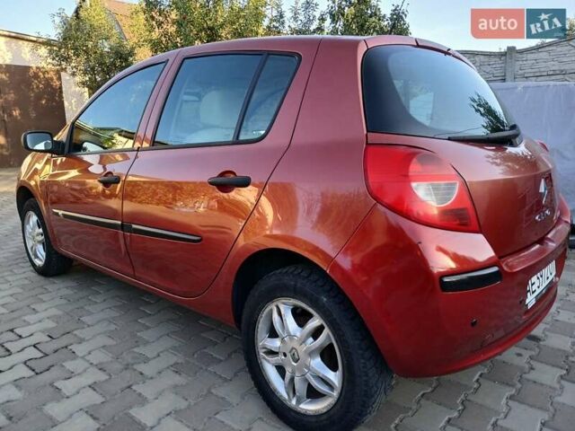 Красный Рено Клио, объемом двигателя 1.15 л и пробегом 190 тыс. км за 3800 $, фото 7 на Automoto.ua