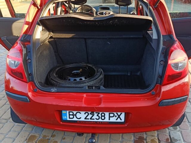 Красный Рено Клио, объемом двигателя 1.1 л и пробегом 235 тыс. км за 3500 $, фото 6 на Automoto.ua