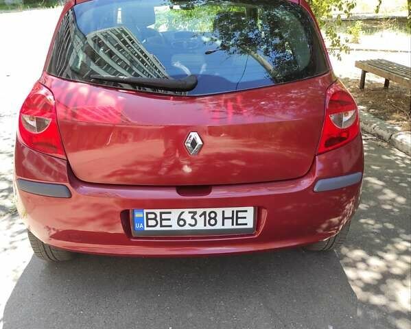 Рено Клио 2006 в Николаеве на Automoto.ua Красный Рено Клио, объемом двигателя 1.6 л и пробегом 151 тыс. км за 4500 $, фото 6 на Automoto.ua