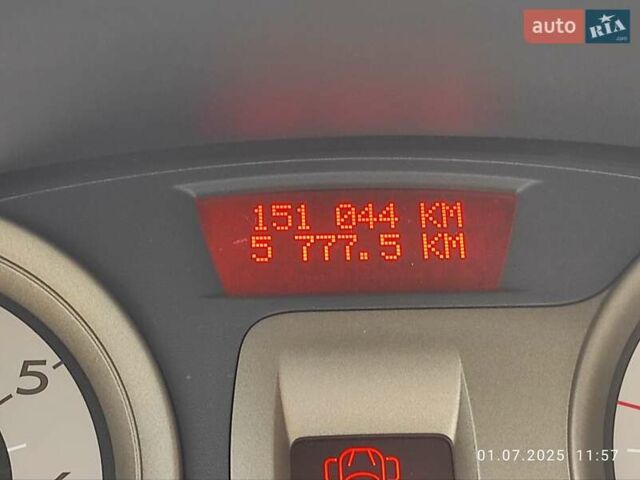 Рено Клио 2006 в Николаеве на Automoto.ua Красный Рено Клио, объемом двигателя 1.6 л и пробегом 151 тыс. км за 4500 $, фото 1 на Automoto.ua