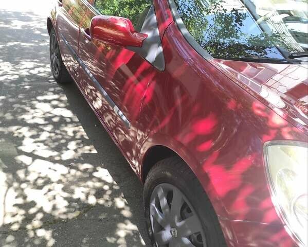 Рено Клио 2006 в Николаеве на Automoto.ua Красный Рено Клио, объемом двигателя 1.6 л и пробегом 151 тыс. км за 4500 $, фото 4 на Automoto.ua