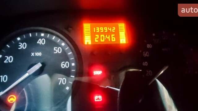 Красный Рено Клио, объемом двигателя 1.1 л и пробегом 140 тыс. км за 4500 $, фото 5 на Automoto.ua