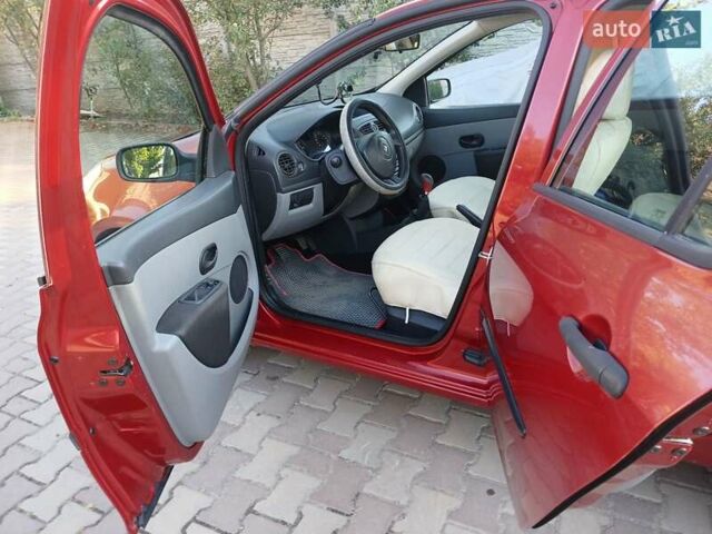 Красный Рено Клио, объемом двигателя 1.15 л и пробегом 190 тыс. км за 3800 $, фото 11 на Automoto.ua