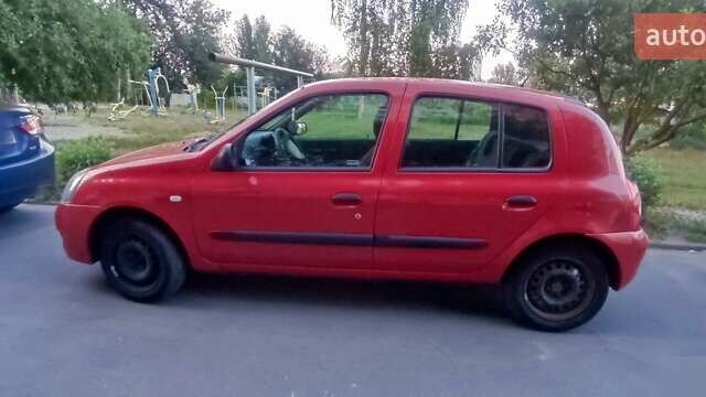 Красный Рено Клио, объемом двигателя 1.1 л и пробегом 140 тыс. км за 4500 $, фото 3 на Automoto.ua