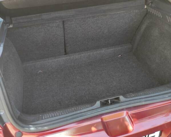 Рено Клио 2006 в Николаеве на Automoto.ua Красный Рено Клио, объемом двигателя 1.6 л и пробегом 151 тыс. км за 4500 $, фото 3 на Automoto.ua