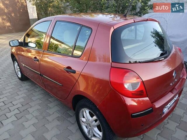 Красный Рено Клио, объемом двигателя 1.15 л и пробегом 190 тыс. км за 3800 $, фото 1 на Automoto.ua