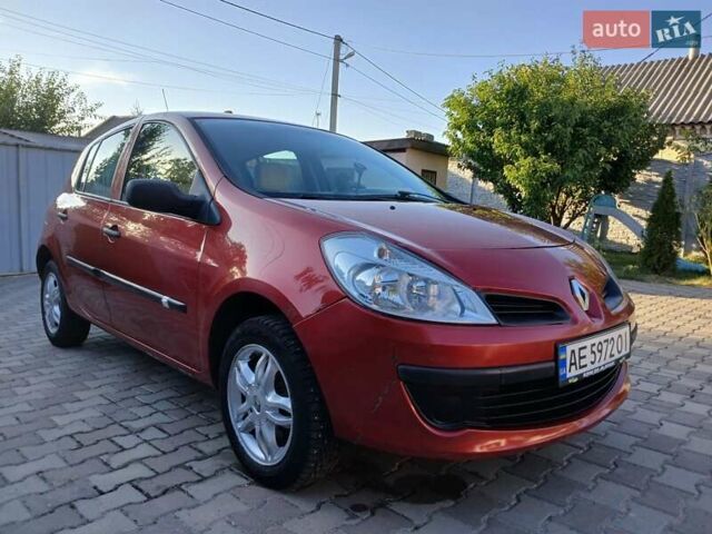 Красный Рено Клио, объемом двигателя 1.15 л и пробегом 190 тыс. км за 3800 $, фото 6 на Automoto.ua