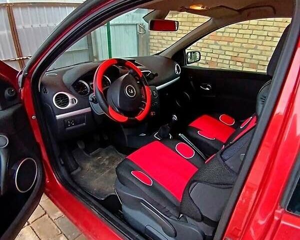 Рено Клио 2006 в Никополе на Automoto.ua Красный Рено Клио, объемом двигателя 1.6 л и пробегом 190 тыс. км за 5200 $, фото 3 на Automoto.ua